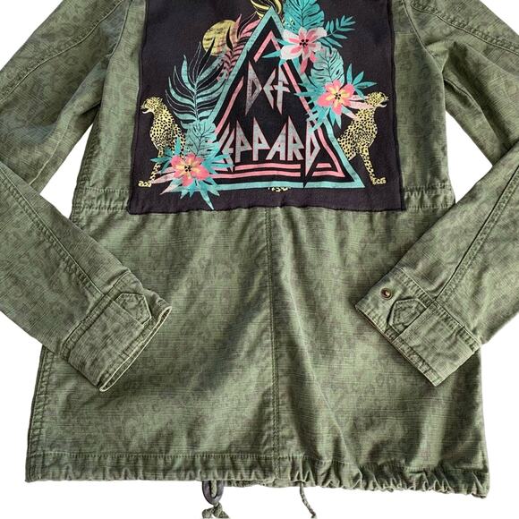 Via Penny Lane Reworked Apparel Def Leppard Custom Graphic Green Utility Jacket - Picture 10 of 11